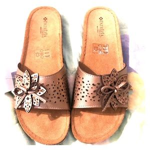 NWT Patrizia by Spring Step slide💝